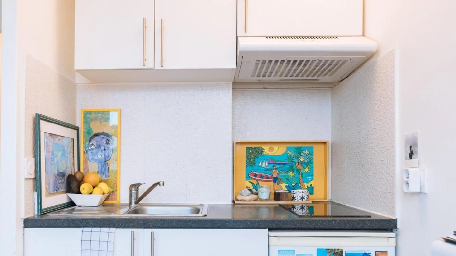 Stylish & Central Studio Apartment Menilmontant! Paříž