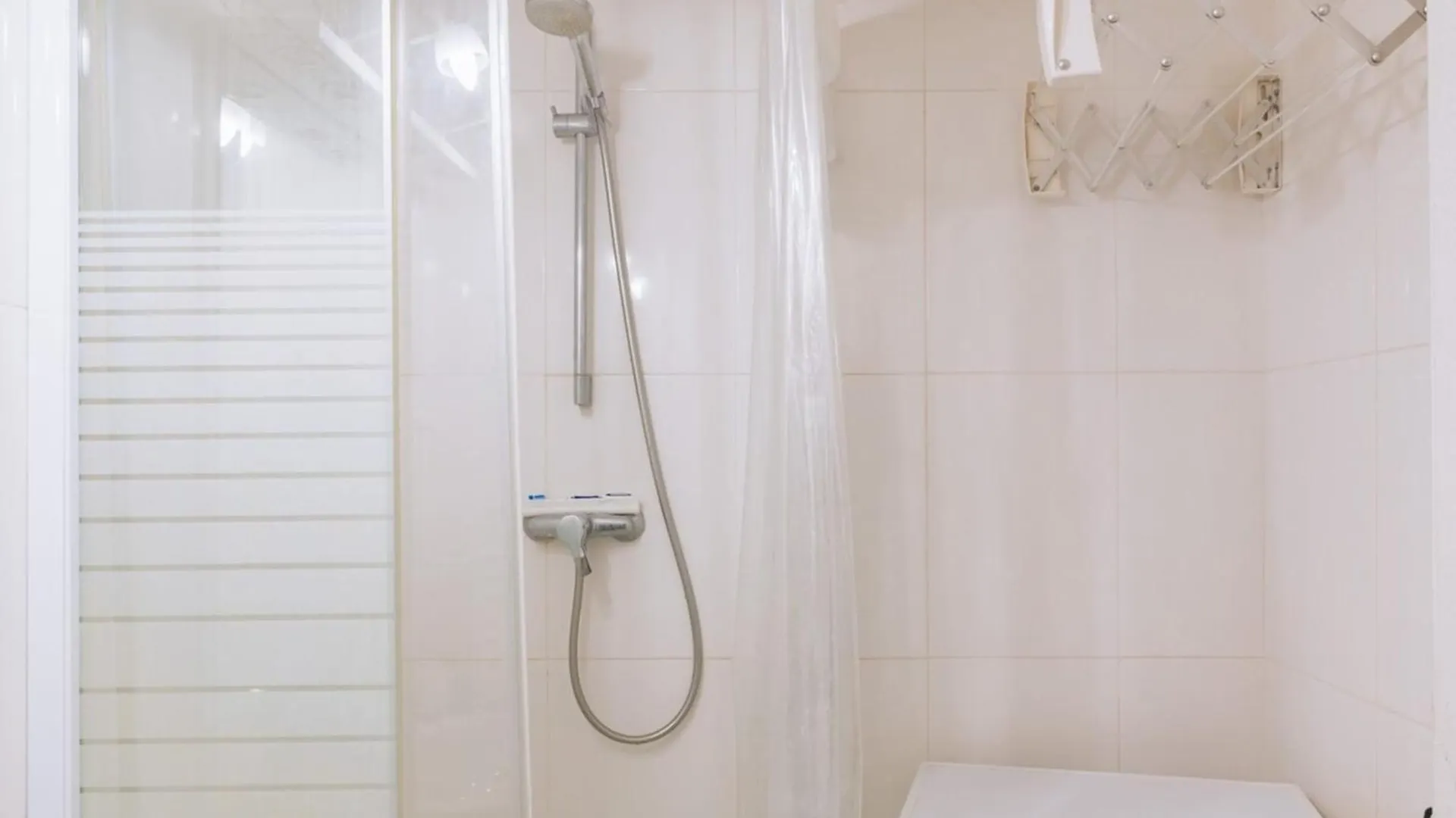 Stylish & Central Studio Apartment Menilmontant! Paříž